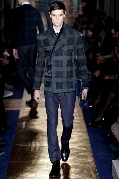 Look 25